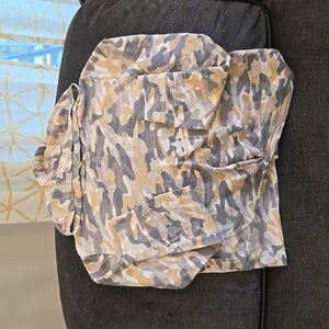 Girls old navy camo hoodie sweater size XL